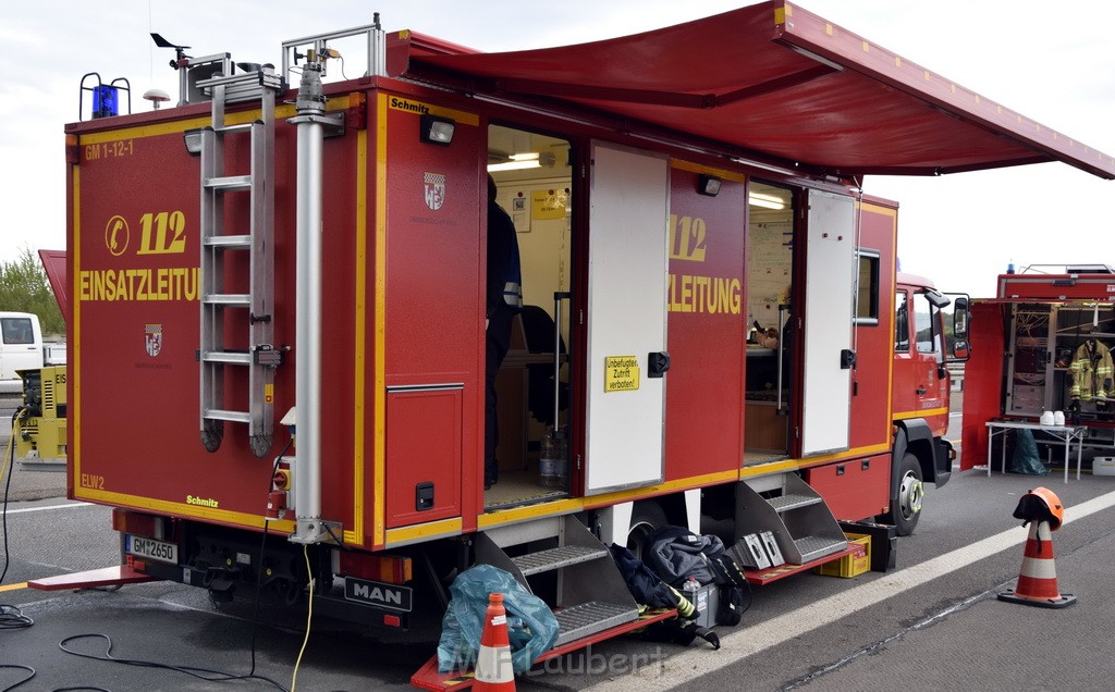 VU Gefahrgut LKW umgestuerzt A 4 Rich Koeln Hoehe AS Gummersbach P076.JPG - Miklos Laubert